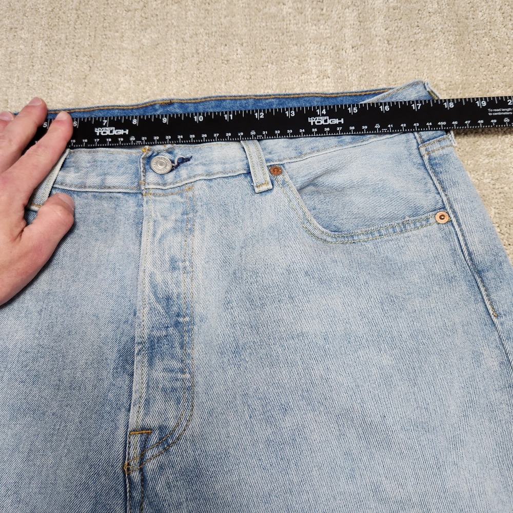 Levis 501 Jeans Men 34x32 *READ Light Wash Distressed Straight Leg Button Fly - Picture 3 of 8